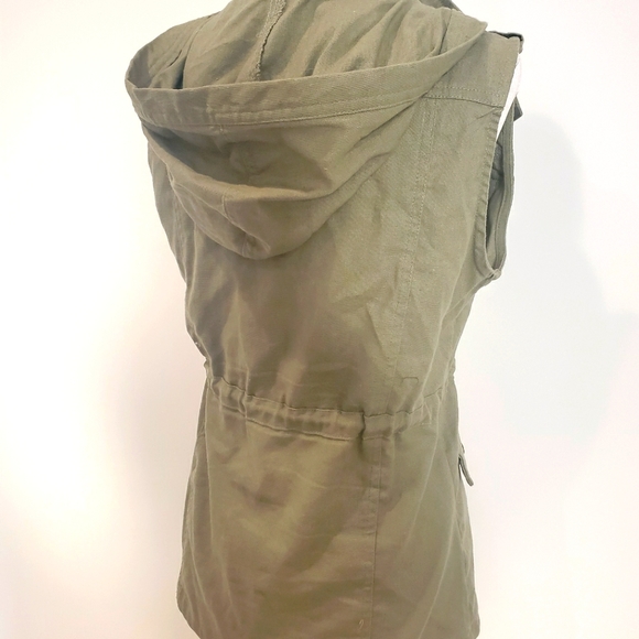 Built by Dreamers Sage Green Sleeveless Jacket Size S - Picture 5 of 6